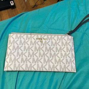 Micheal Kors Large Wristlet